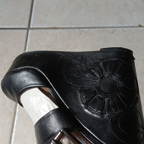 Shoes - Picture 3 of 3